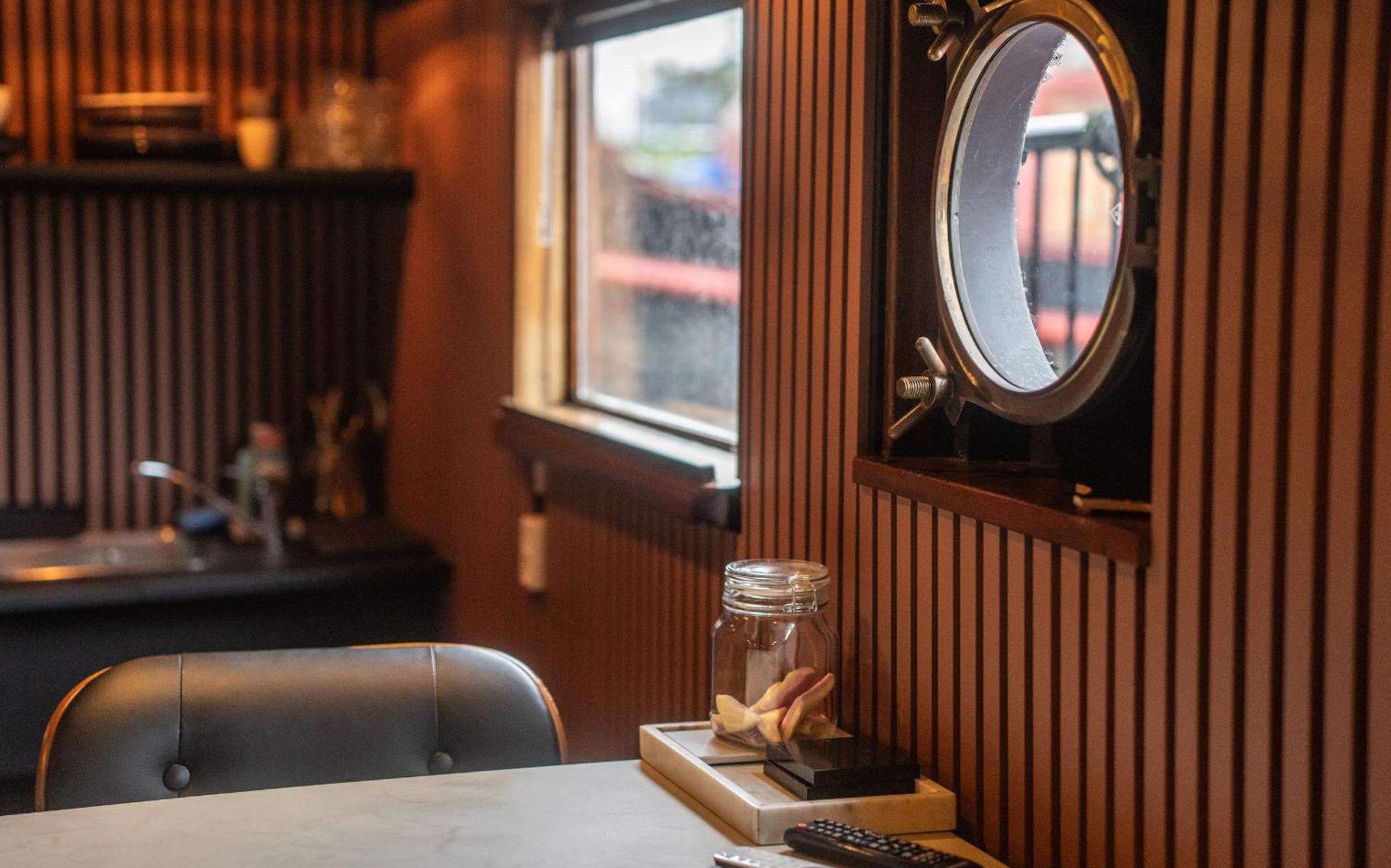 Houseboat-Amsterdam-Classic ภายนอก รูปภาพ